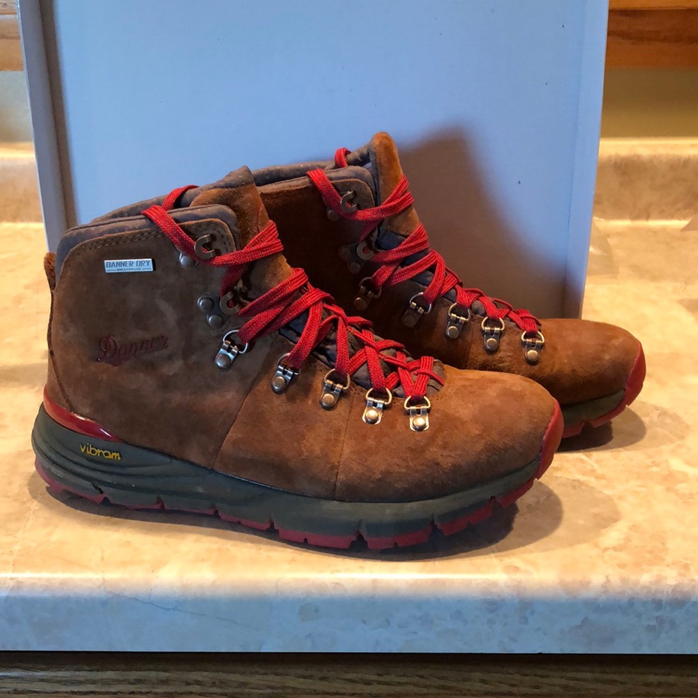 Danner Mountain 600 8.5 (Fit like 9)